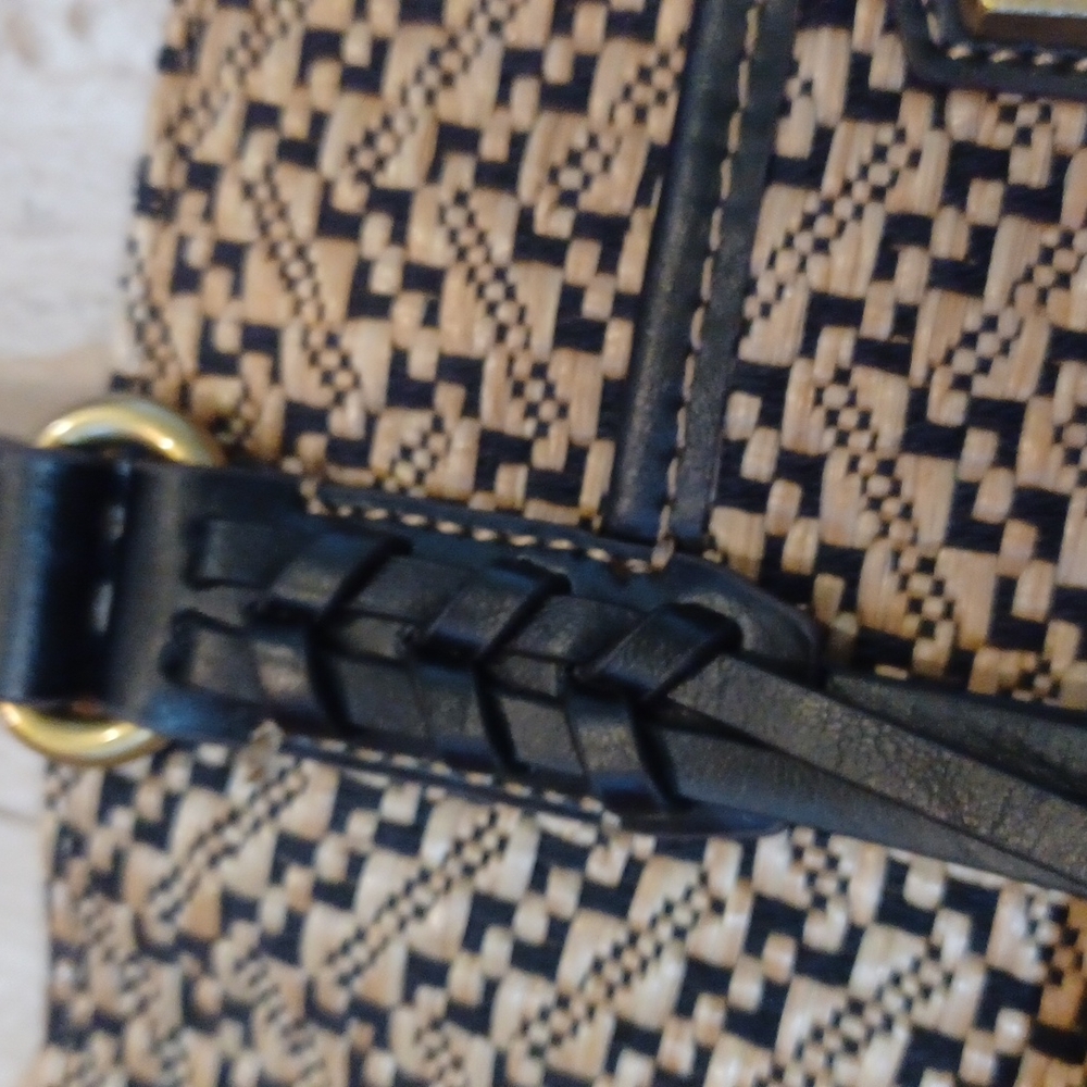 Stunning Tignanello Shoulder Bag - Picture 4 of 14